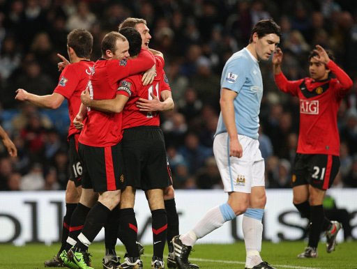 足球英超豪门逆转取胜，主帅赛后握拳怒吼