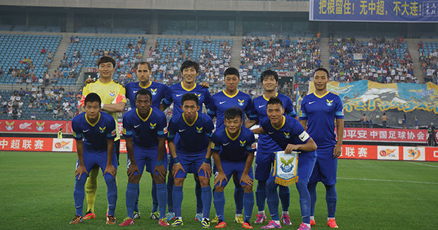 篮球赛场上的精彩表现：大卫·詹姆斯半场高效表现（大卫·詹姆斯半场高效发挥，闪耀篮球赛场）