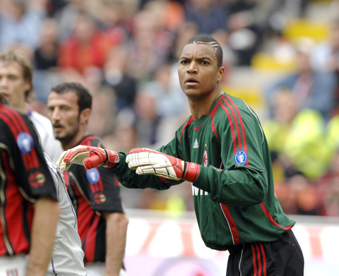 Moinelo左右开弓 三球解决Fabian成明星赛亮点｜日职