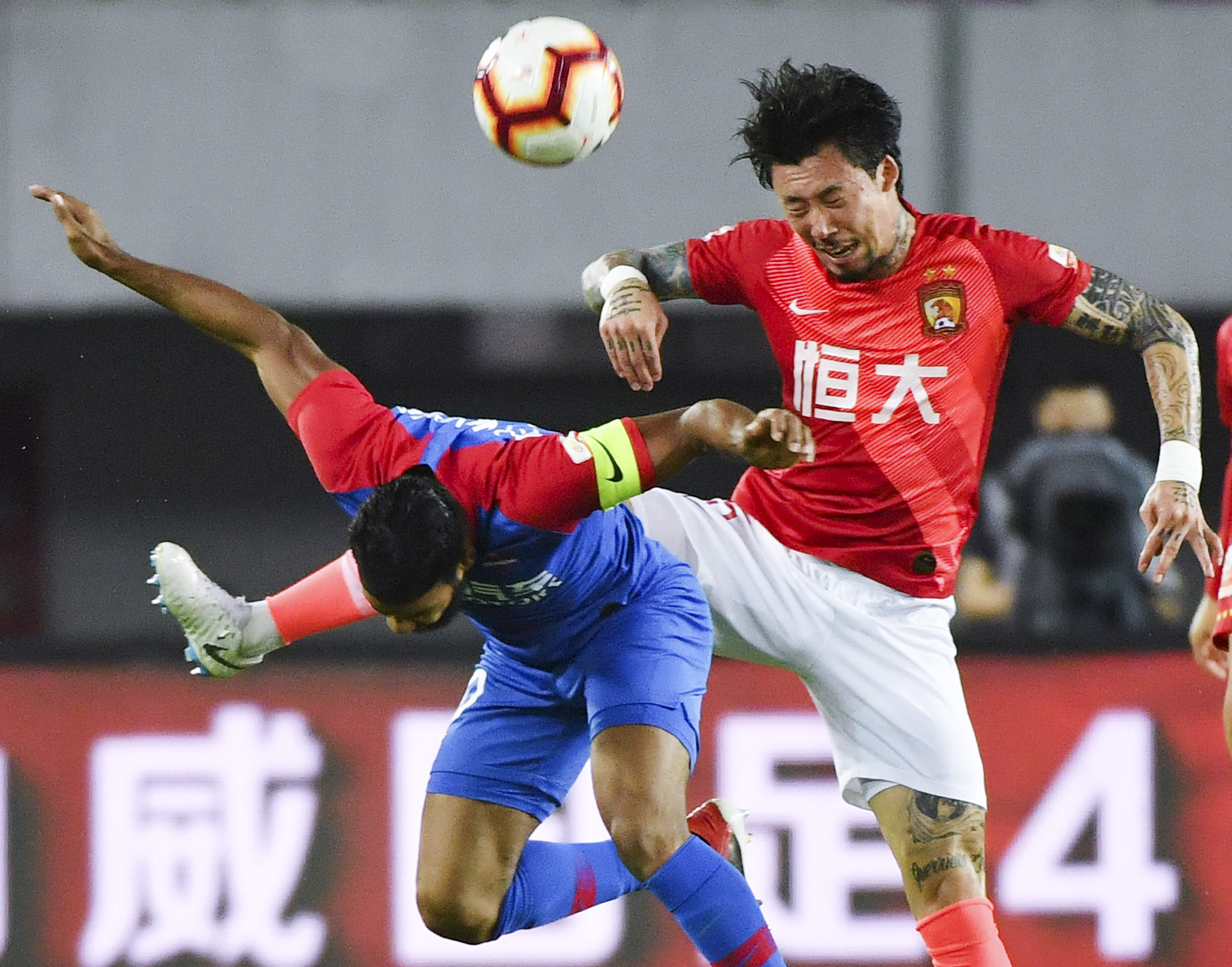 首钢女篮展现强大实力，完胜陕西队（首钢女篮强势出击大胜陕西队）